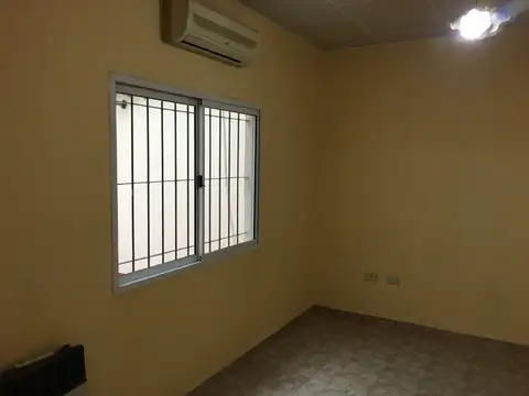 Casa en Alquiler con 1 cochera
