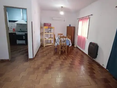 Casa 4 ambientes con 1 baño