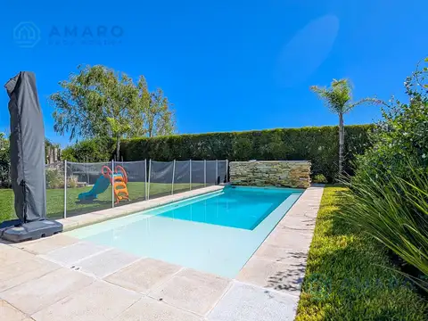 VENTA · CASA ·  4 DORMITORIOS · QUINCHO · PISCINA · APTA CREDITO · FUNES