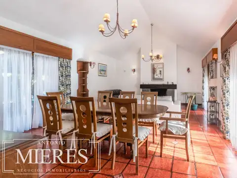 Casa en Venta con 2 cocheras