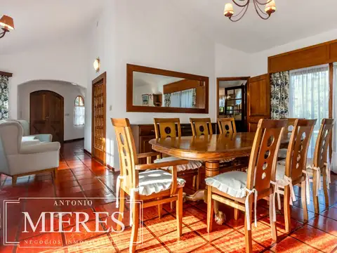 Casa 5 ambientes con 2 baños