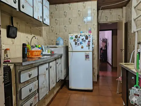Casa 4 ambientes con 2 baños