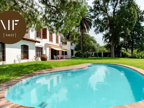 Maravillosa casa con vista al Río sobre lote de 2310m2 en venta en el casco histórico de San Isidro.