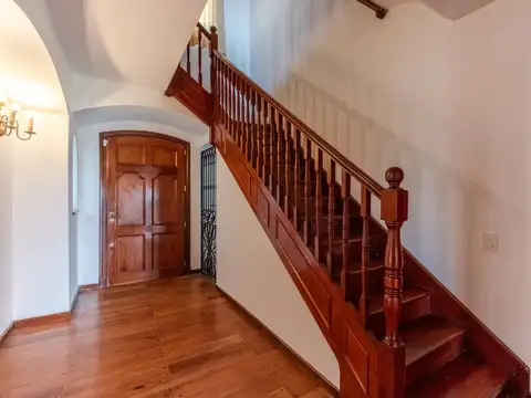 Casa en Venta con 8 cocheras