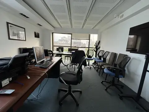PISO DE OFICINAS - 107 M2 SOBRE AV. LURO