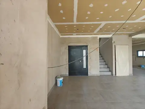 Casa 5 ambientes con 4 baños