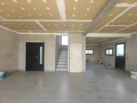 Casa 5 ambientes con 4 baños