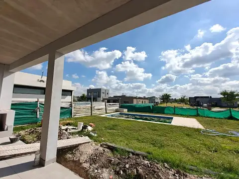 Casa 5 ambientes con 4 baños