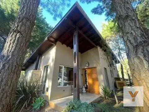Casa en venta - 3 Dormitorios 3 Baños - Pinamar