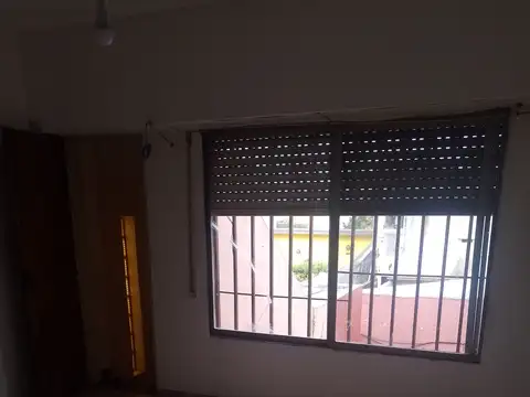Casa en Planta alta, sin patio Moreno y -galvez