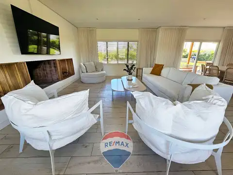 Casa en Venta con 3 cocheras