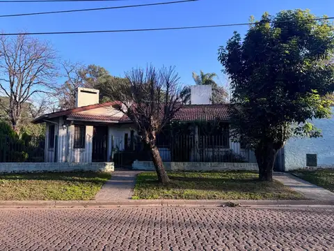 Casa 6 ambientes con 2 baños