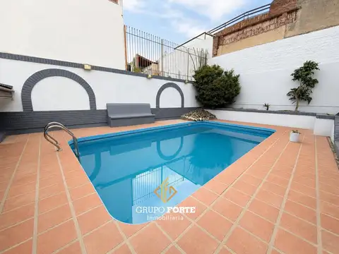 Casa en Alquiler con 1 cochera