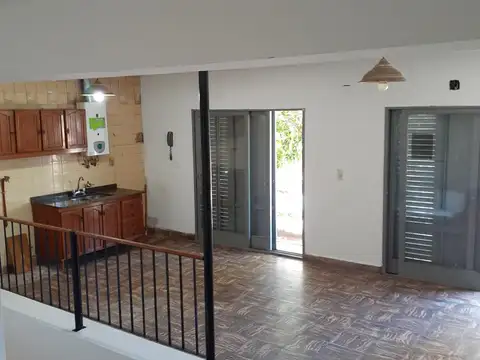 ALQUILER - CASA DE 2 DORMITORIOS PLANTA ALTA