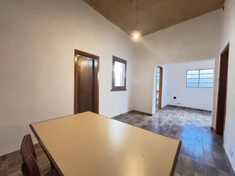VENTA PH 2 AMB. CON 2 PATIOS R. DE ESCALDA LANÚS