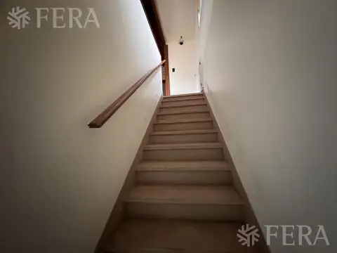 Depto Tipo Casa en Alquiler con 1 cocheras