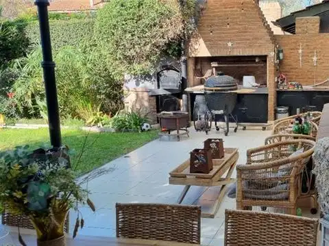 Casa 6 ambientes con 3 baños