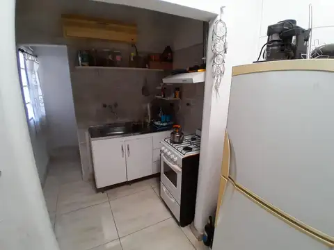 Casa 8 ambientes con 2 baños