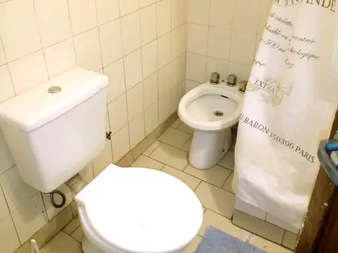 DEPARTAMENTO 2 AMBIENTES (43 M2 CUBIERTOS) PISO 1º POR ESCALERA. ALBERDI 155 AVELLANEDA.