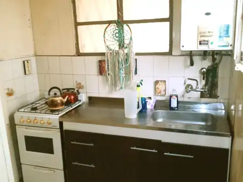 DEPARTAMENTO 2 AMBIENTES (43 M2 CUBIERTOS) PISO 1º POR ESCALERA. ALBERDI 155 AVELLANEDA.