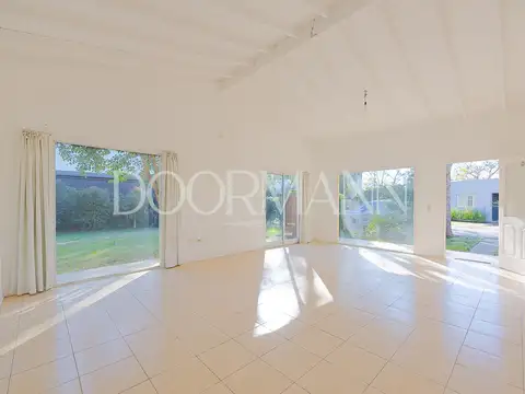 Casa en Venta con 3 cocheras