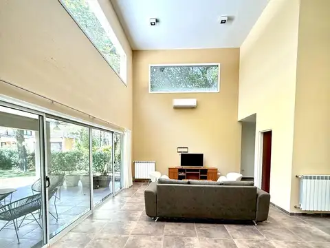 Casa 5 ambientes con 3 baños