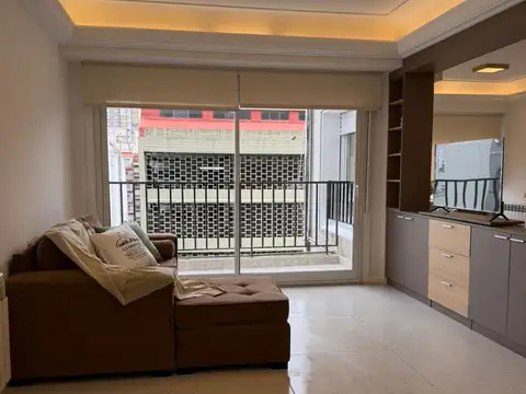 Venta Departamento 4 ambientes con balcón. Zona Centro
