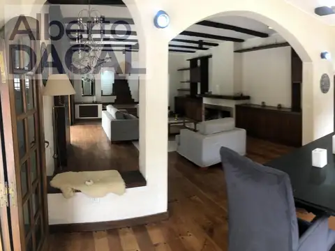 Casa en Venta con 3 cocheras