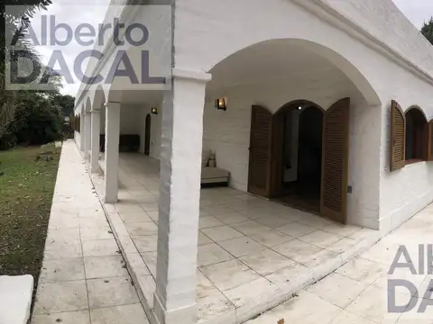 Casa en Venta en Villa Elisa, USD 470.000