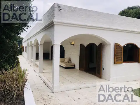 Casa 7 ambientes con 5 baños