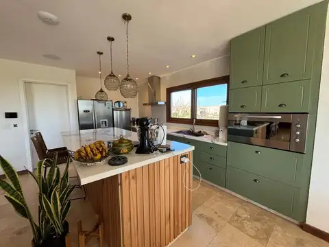 Casa en Venta en El Canton, USD 630.000