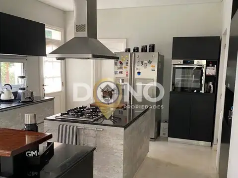 Casa en Venta en Berazategui, USD 599.000