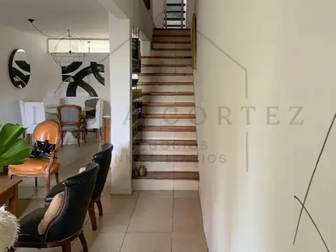 Casa en Alquiler con 1 cochera