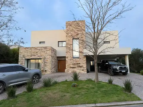 VENTA CASA EN DOS PLANTAS EN BARRIO PUERTO EL CANTON