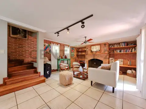 Casa en Venta con 4 cocheras