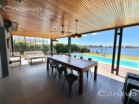 Casa 7 ambientes con 5 baños