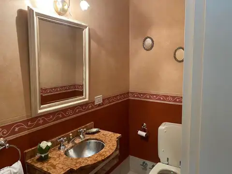 Casa 6 ambientes con 4 baños
