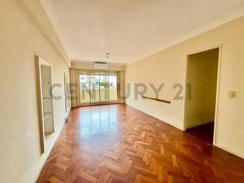 VENTA DEPARTAMENTO 4 AMBIENTES CON DEPENDENCIA DE SERVICIO EN CABALLITO