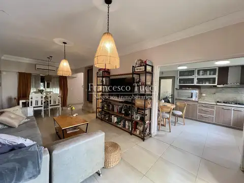 Casa en Venta con 2 cocheras