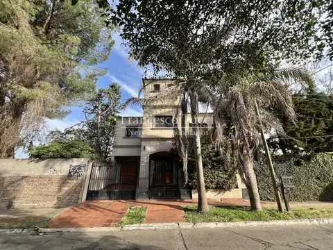 Casa en venta 5 ambientes con parque San Antonio De Padua