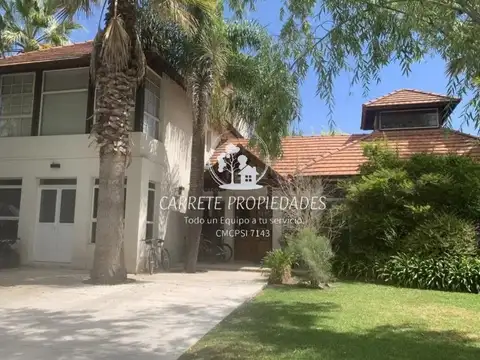 Casa en venta c/ cochera en La Pradera
