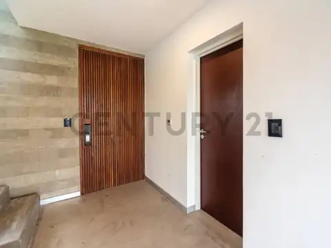 Casa 6 ambientes con 2 baños