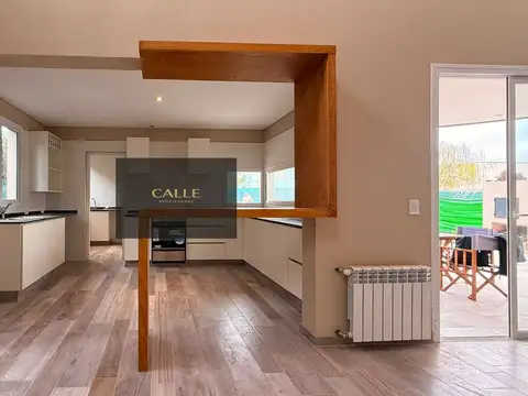 Casa 5 ambientes con 4 baños
