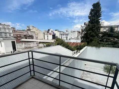 Venta. Departamento 2 ambientes. Belgrano y Salta.