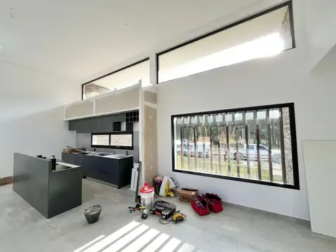 Casa 4 ambientes con 2 baños