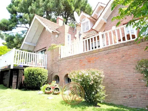 Casa 6 ambientes con 5 baños