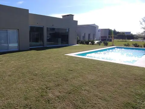 Hermosa casa en ALQUILER SIN MUEBLES en el barrio el Cantón, Escobar, GBA norte