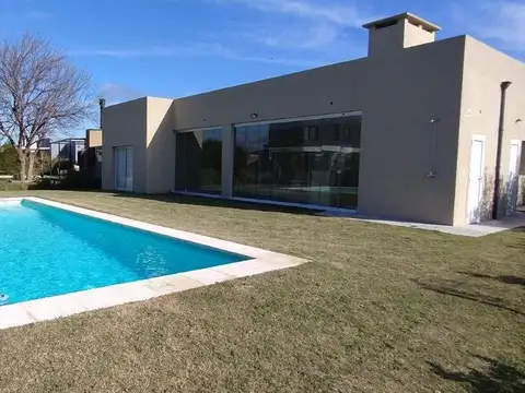 Casa en alquiler de 5 ambientes en barrio Norte,el Cantón, Escobar. GBA Norte