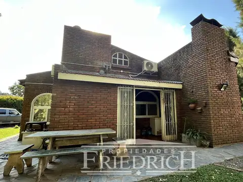 Casa en Venta con 3 cocheras