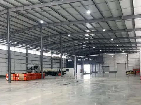 Venta/Alquiler - Nave Industrial con oficinas y playon exterior - Parque Industrial Moreno 2